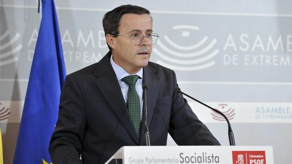 El secretario general del PSOE de Extremadura, Miguel Ángel Gallardo, en rueda de prensa