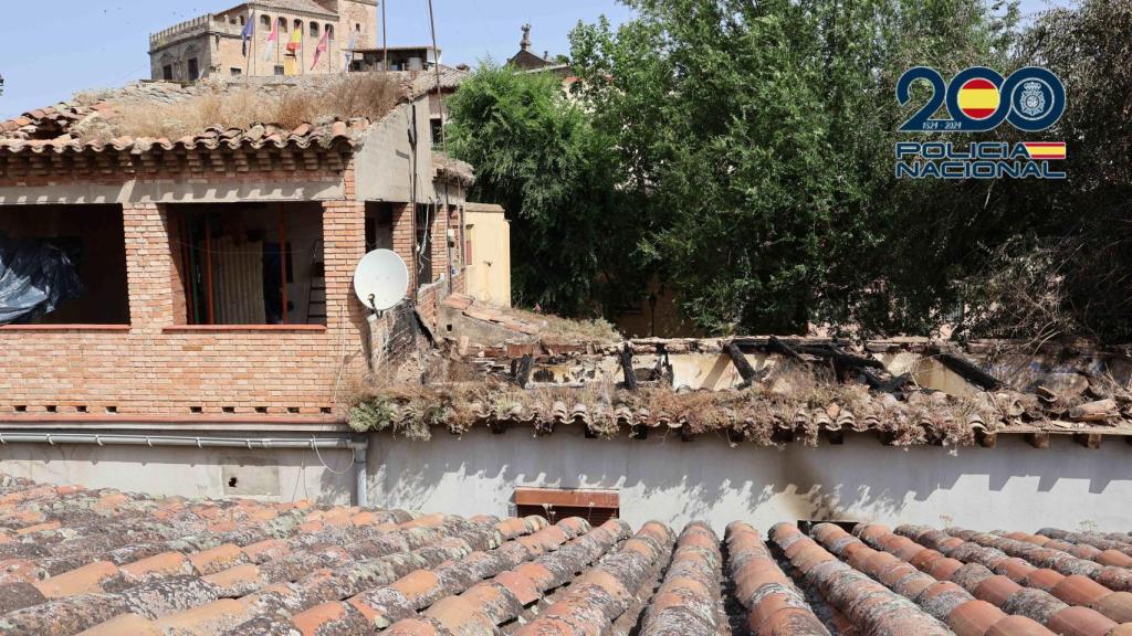 El tejado de la vivienda ocupada de Toledo que sufrió un incendio el pasado mes de junio.