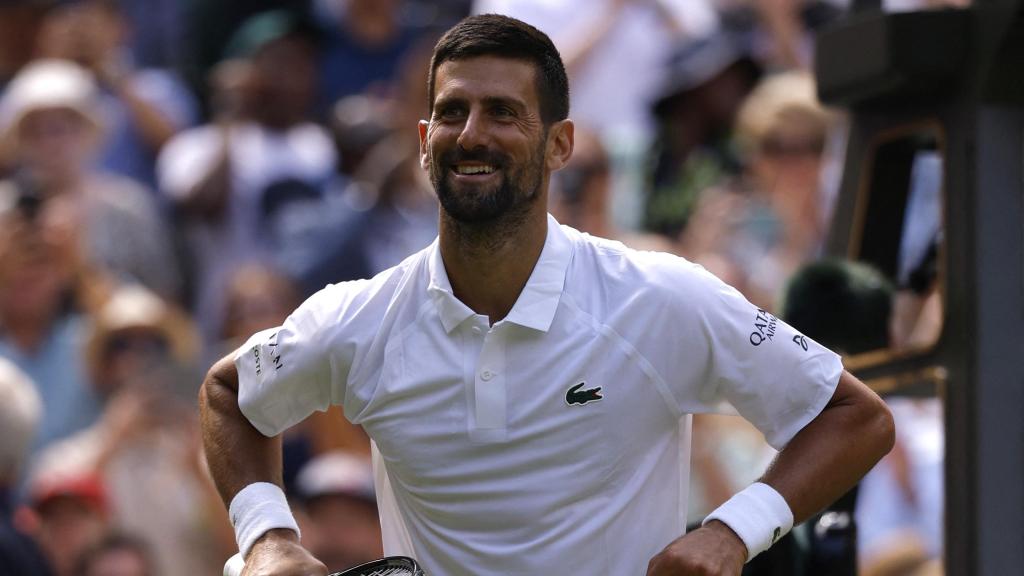 Novak Djokovic baila tras el partido ante Evans.