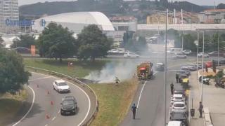 Los bomberos de A Coruña sofocan un incendio en Alfonso Molina