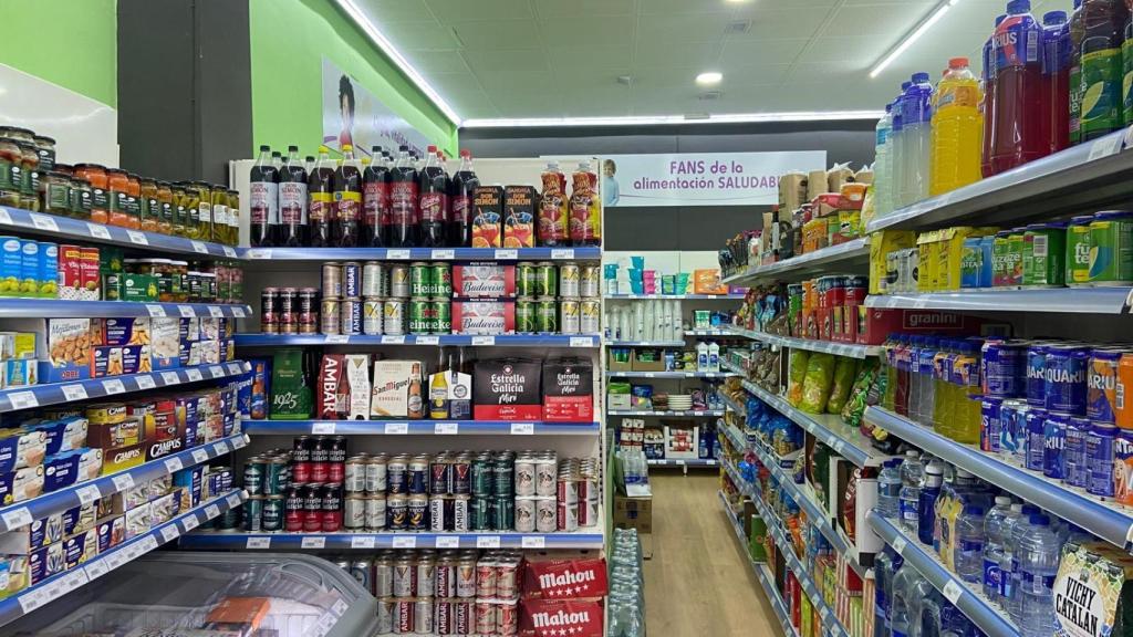 Pasillos del nuevo supermercado.