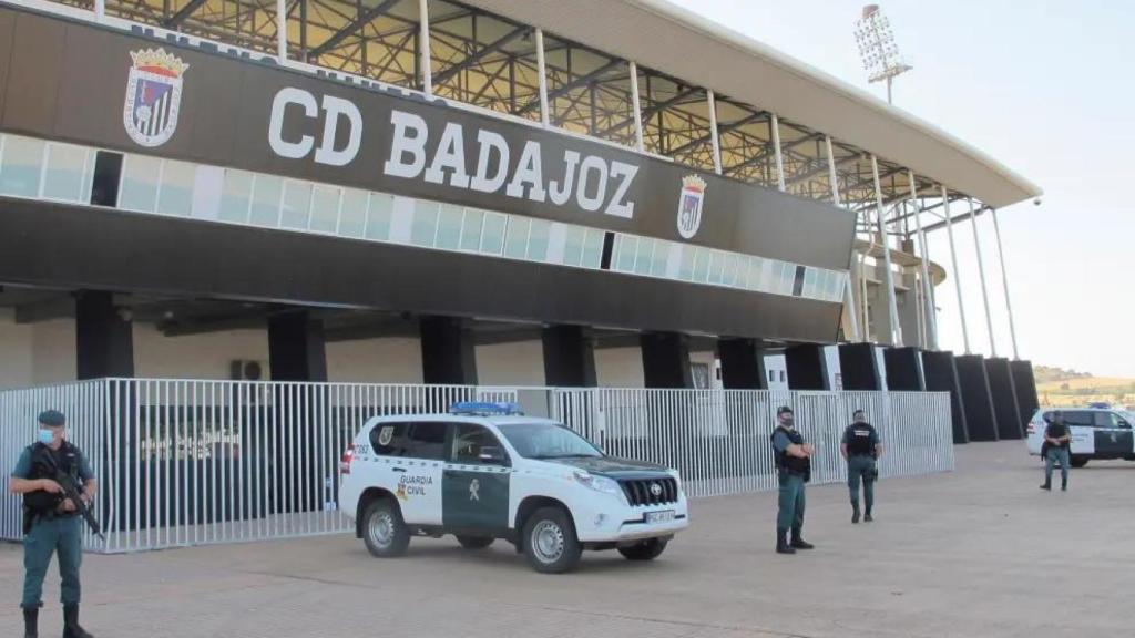 Imagen de archivo de cuando la Guardia Civil registró el estadio del CD Badajoz.