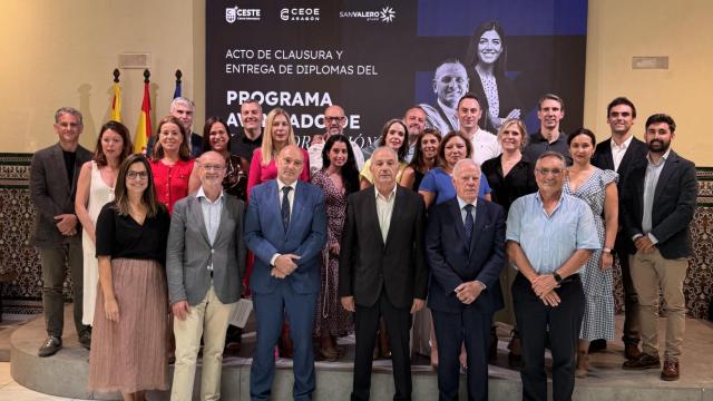 Representantes y participantes en el Programa Avanzado de Transformación Empresarial