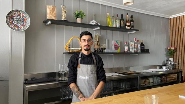 Alejandro, chef de un nuevo restaurante en Zaragoza.