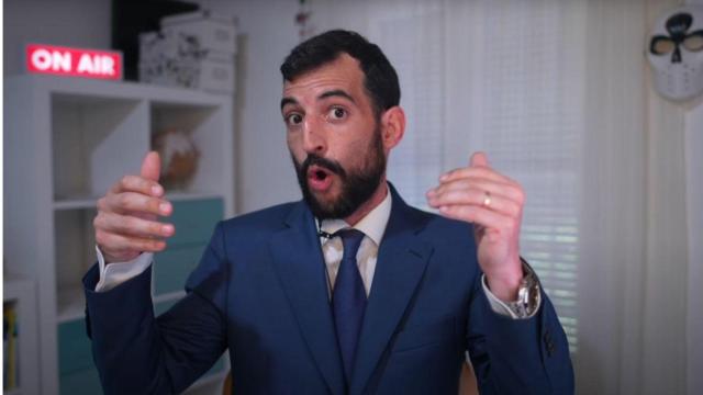 El Banquero del Pueblo, consultor financiero, en un vídeo de su canal de YouTube.
