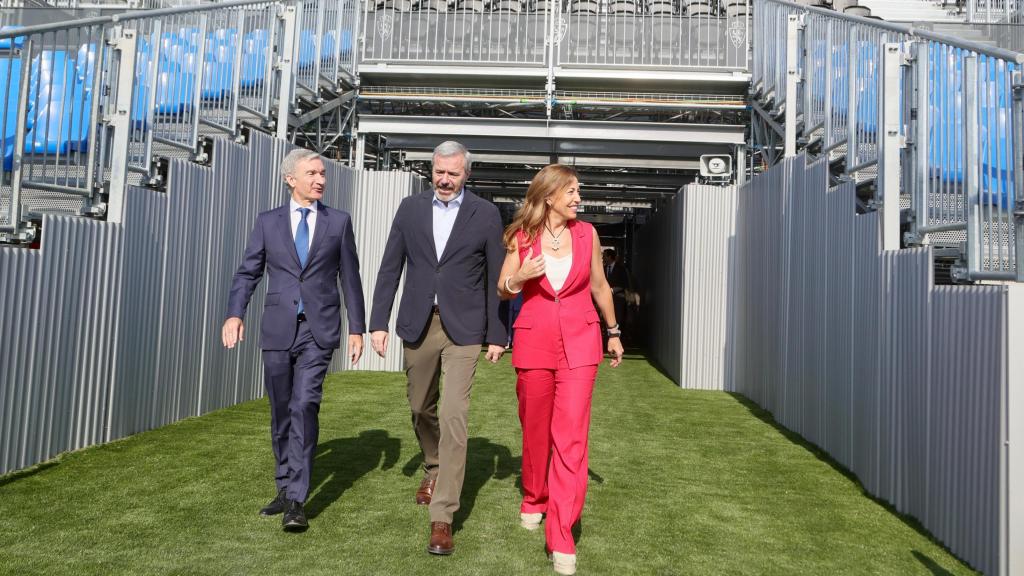 Víctor Iglesias, Natalia Chueca y Jorge Azcón, en el Ibercaja Estadio