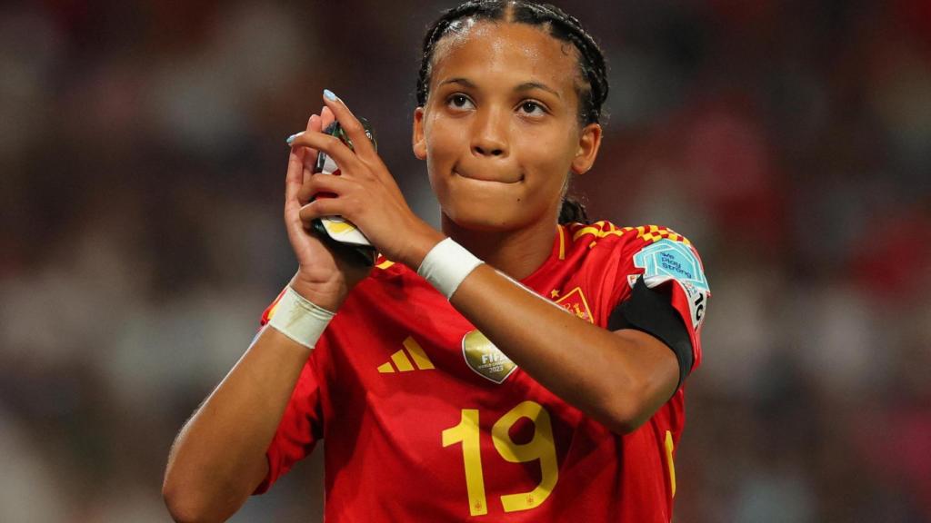 Vicly López agradece el apoyo a los aficionados españoles presentes en el estadio.