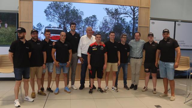 Foto de familia del equipo Toyota GR Breogan Rally