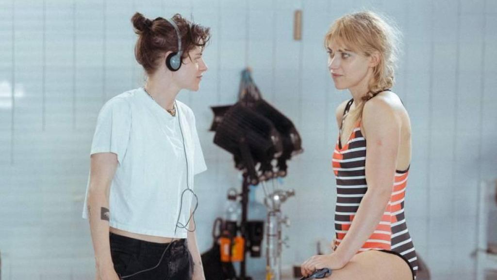 Kristen Stewart como directora en el rodaje de 'The Chronology of Water?.