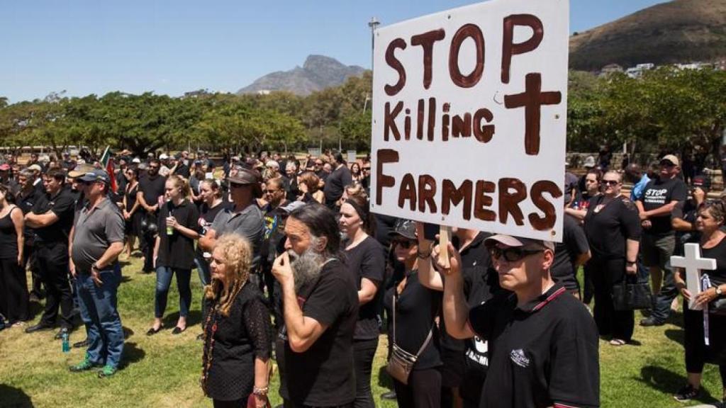 White South African farmers protesting.