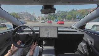 Momento de la prueba de conducción autónoma de Tesla en Madrid.