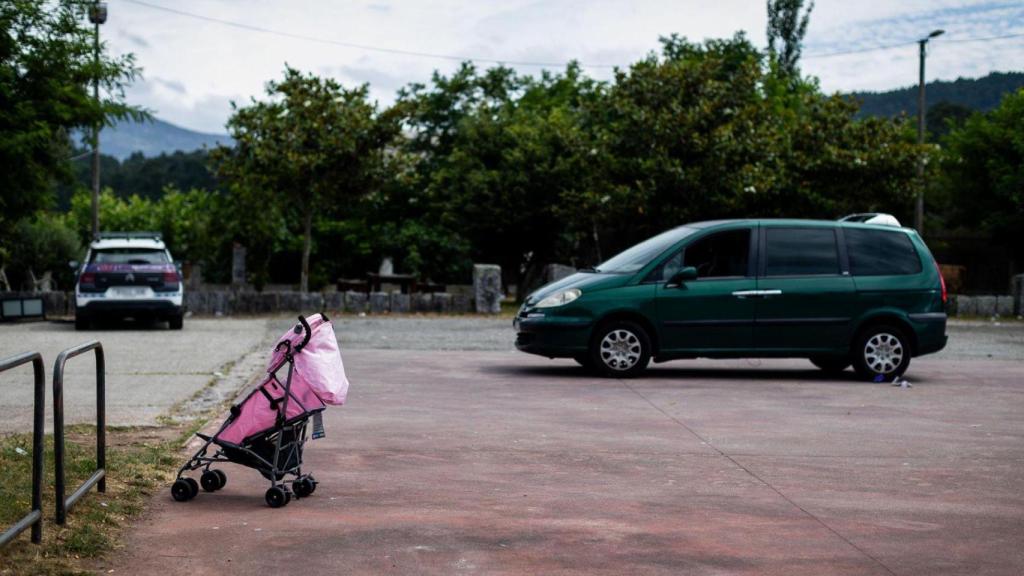 Un carrito de bebé en el lugar en el que ocurrió la pelea en Ribeira.