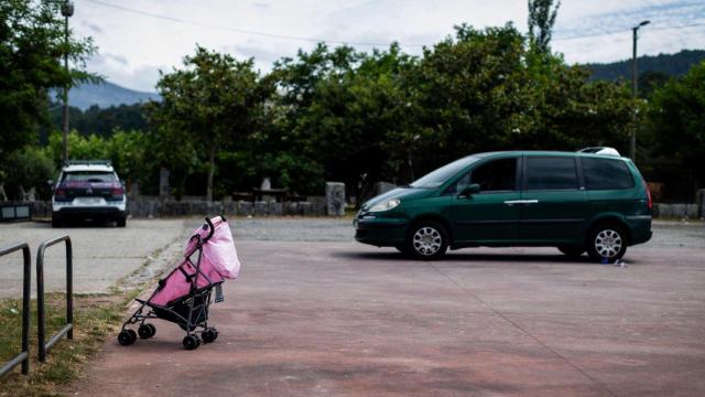 Un carrito de bebé en el lugar en el que ocurrió la pelea en Ribeira.
