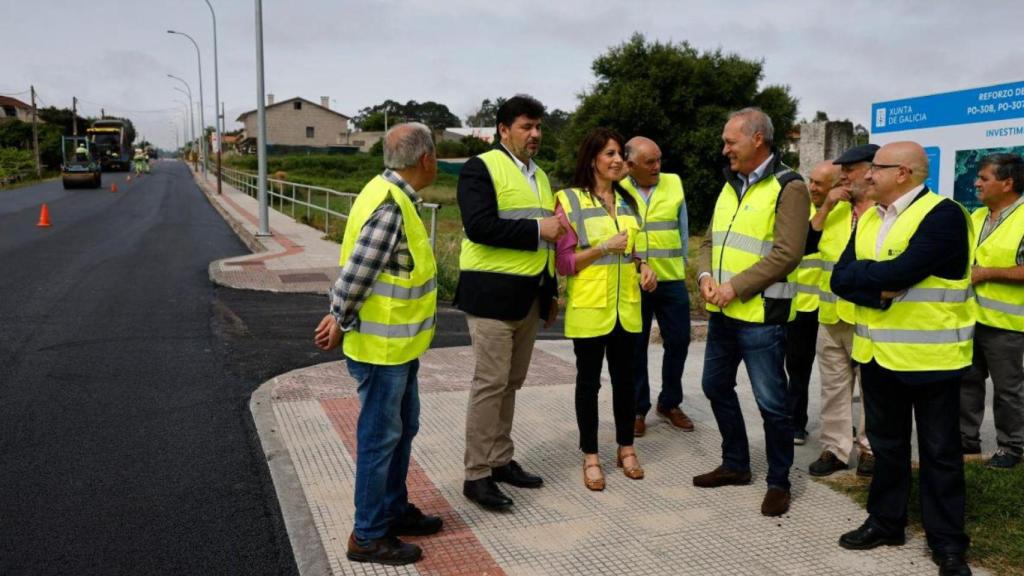 La conselleira de Vivienda e Planificación de Infraestruturas, durante una visita.