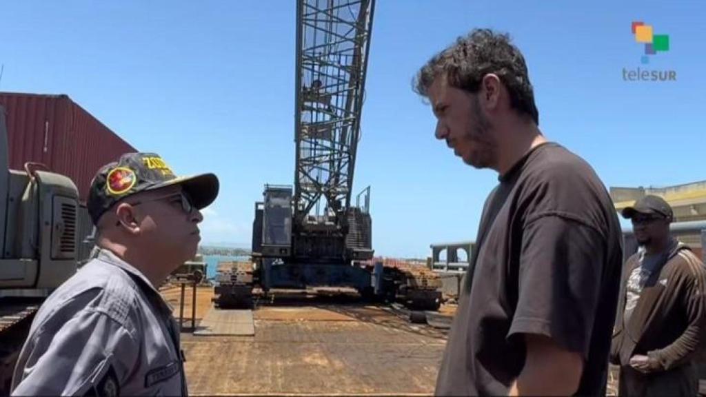 Miguel Moreno hablando con la Armada.