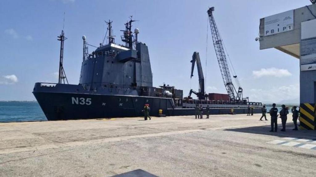 El buque N35 en el puerto de Isla Margarita, Venezuela.