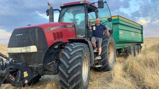 Armando, presidente de Cocetra, subido en su tractor
