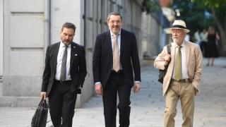 El constructor José Ruz, en el centro de la imagen, a su llegada al Supremo.