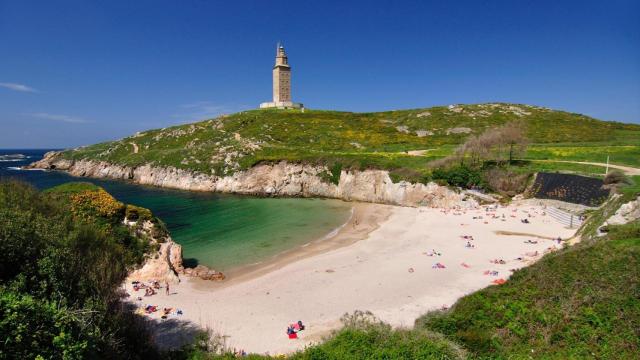La Torre de Hércules y la playa de As Lapas