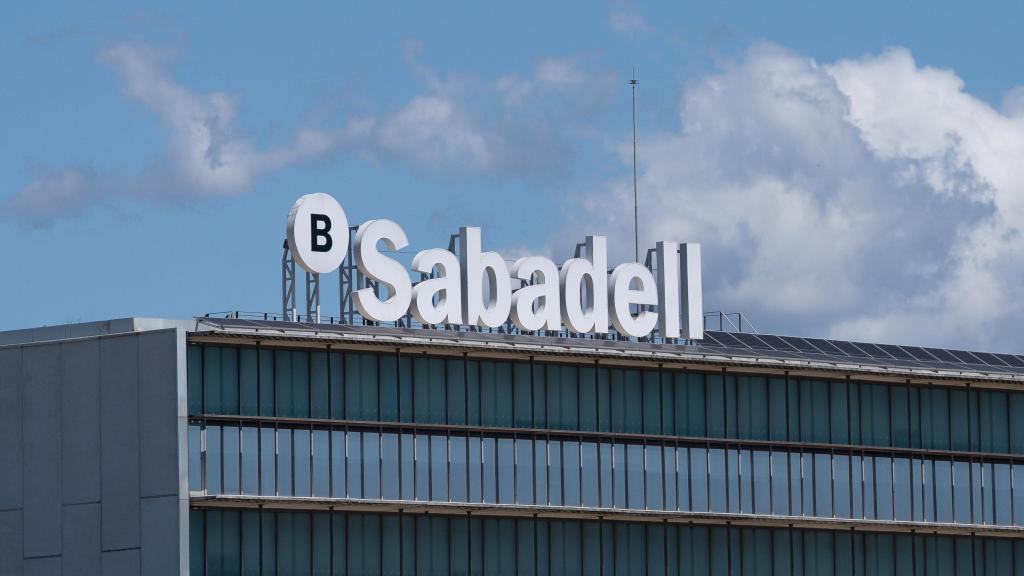 Exterior de la sede de Banco Sabadell.