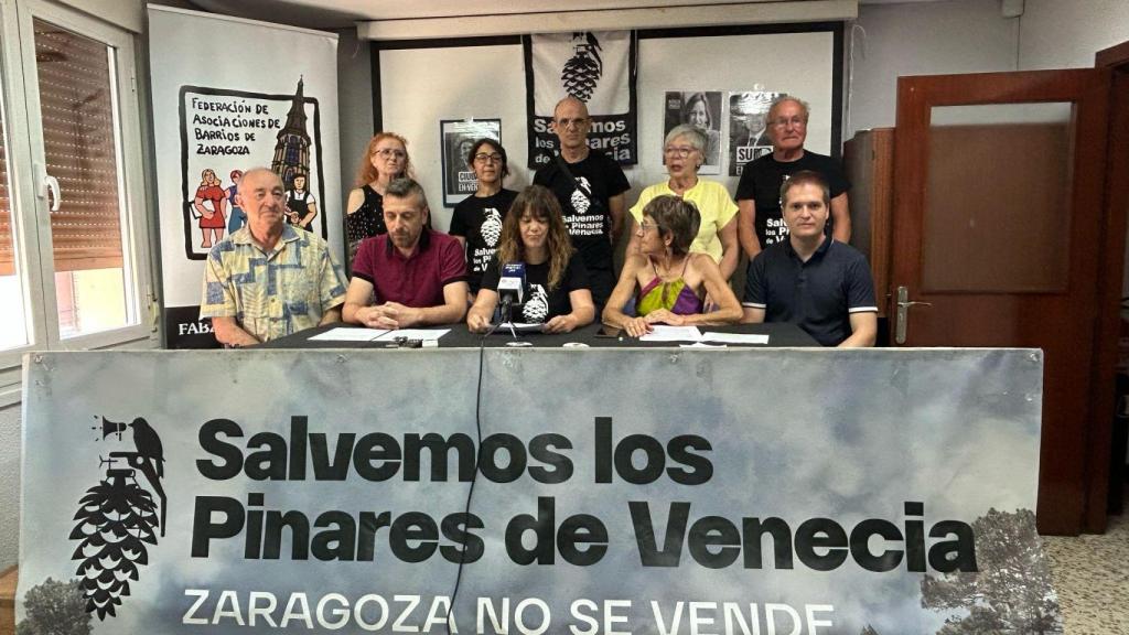 La plataforma, este viernes, en la Federación de Barrios de Zaragoza.