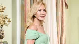 Carmen Lomana con un diseño de Alejandro de Miguel.