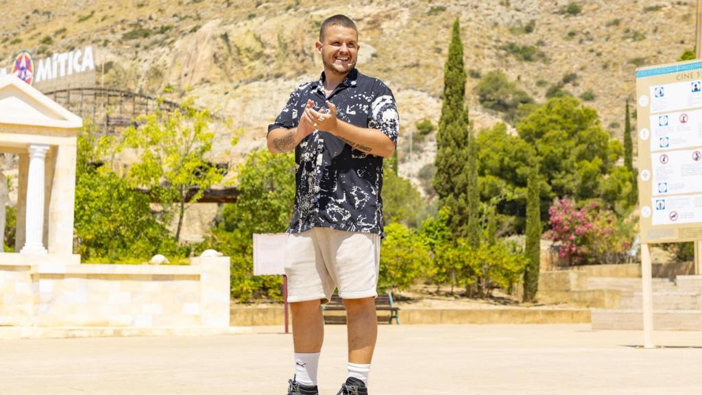 El artista Arkano en Terra Mítica.