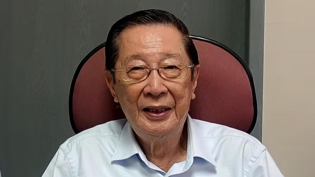 El doctor Charles Toh aún ejerce la cardiología en el Mount Elizabeth Hospital de Singapur.