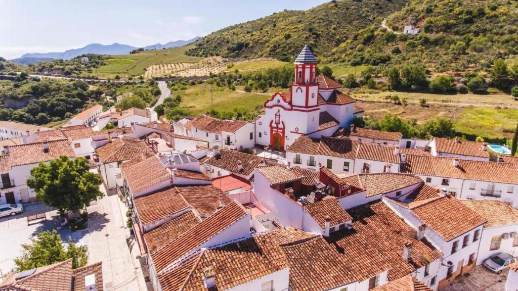El pueblo de Málaga donde se come muy bien y nadie conoce: Trato impecable, platos deliciosos y un entorno muy acogedor”