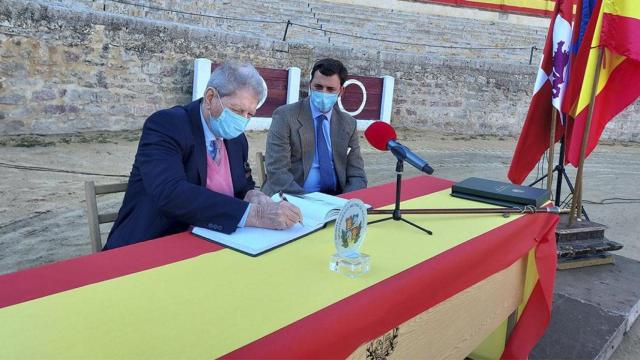 Rafael Peralta en primer lugar junto a David Esteban, alcalde de Medina de Rioseco