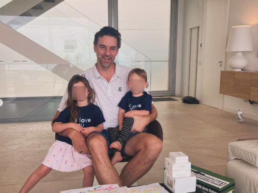 Pau Gasol, en su casa de Barcelona, en el exclusivo barrio Sant Gervasi.