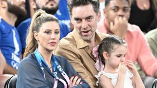 Pau Gasol, con su esposa, Catherine McDonnell, en los Juegos Olímpicos de París de 2024.