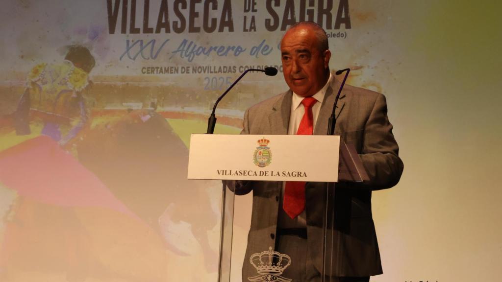 Jesús Hijosa, alcalde de Villaseca de la Sagra, durante la presentación del ciclo de novilladas picadas.