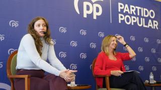 La nueva portavoz del PP en el Congreso de los Diputados, Ester Muñoz, y la portavoz del PP en el Senado, Alicia García, en una imagen de archivo