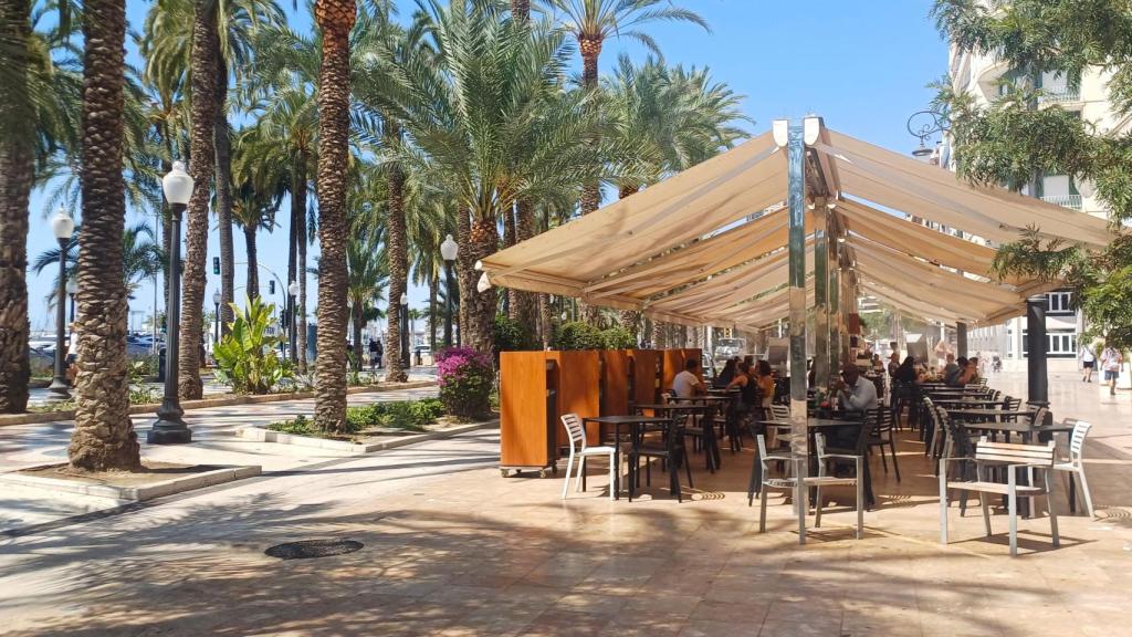 El paseo de la Explanada, este viernes a mediodía.