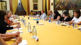 Agentes sociales y económicos y el sector de la vivienda, este viernes en la reunión con el Concello de A Coruña.