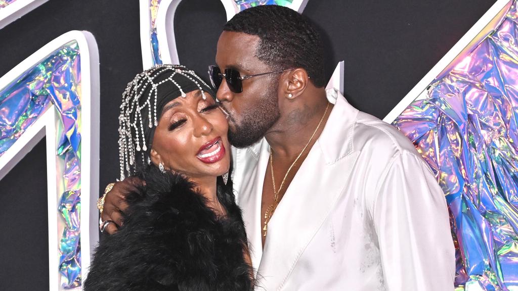 Puff Daddy con su madre, Janice Combs.