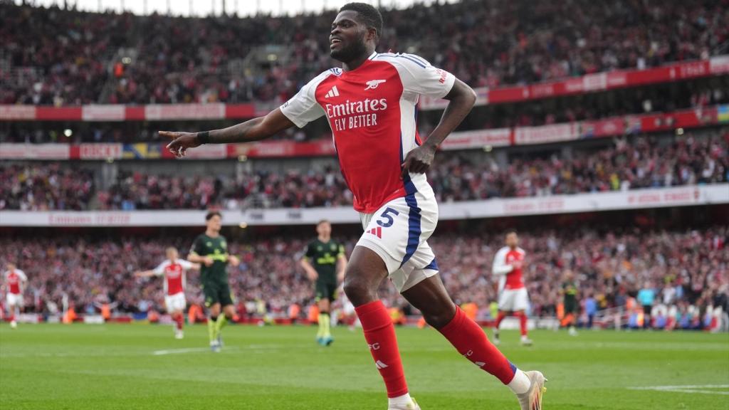 Thomas Partey celebra el gol marcado ante el Brentford en la Premier.
