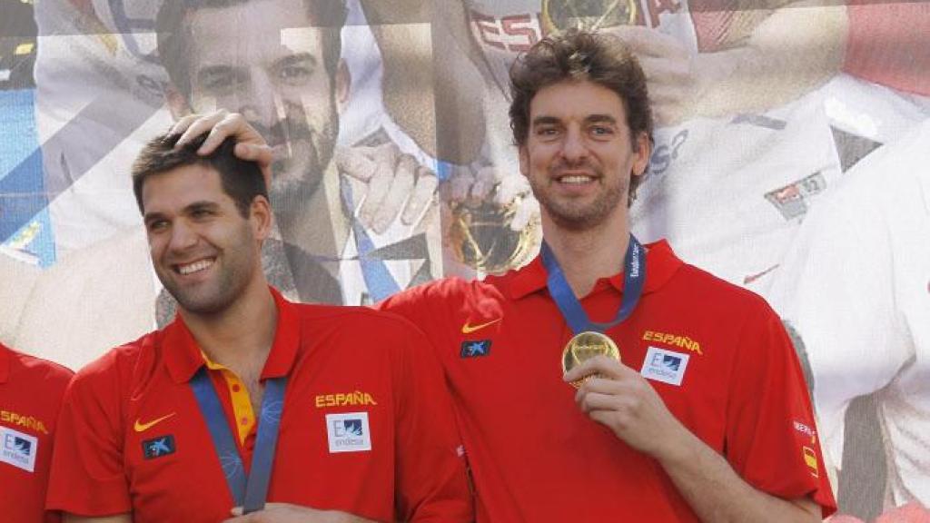 Pau Gasol y Felipe Reyes, tras ganar el EuroBasket, también conocido como el Campeonato Europeo de Baloncesto Masculino de la FIBA, en septiembre de 2015.