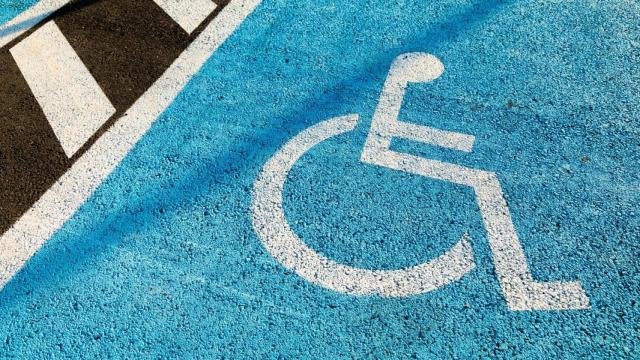 Aparcamiento reservado para personas con movilidad reducida
