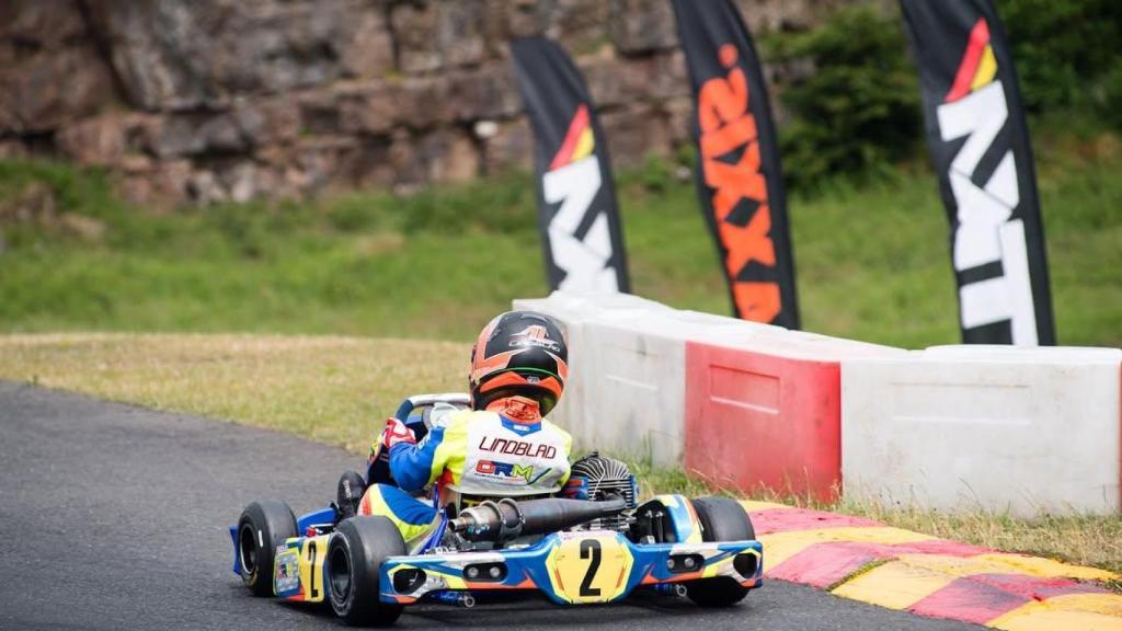 Arvid Lindblad, pilotando un kart