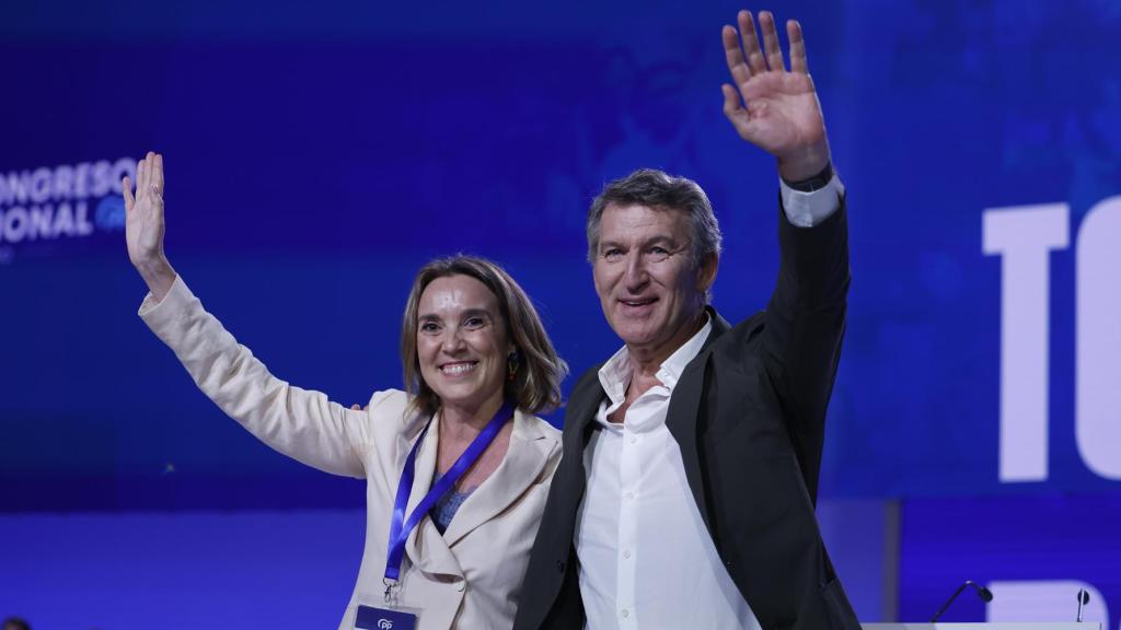 El presidente del PP, Alberto Núñez Feijóo, y la que ha sido hasta ahora secretaria general del PP, Cuca Gamarra, en el Congreso Nacional del PP.
