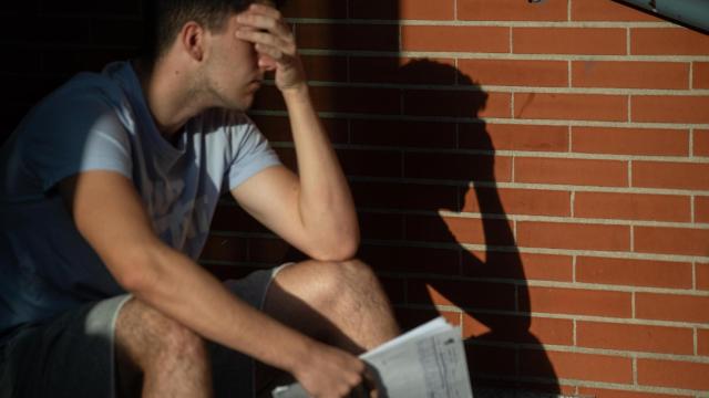 La medida obligará a estudiantes inmigrantes pagar el triple del costo actual de su colegiatura.