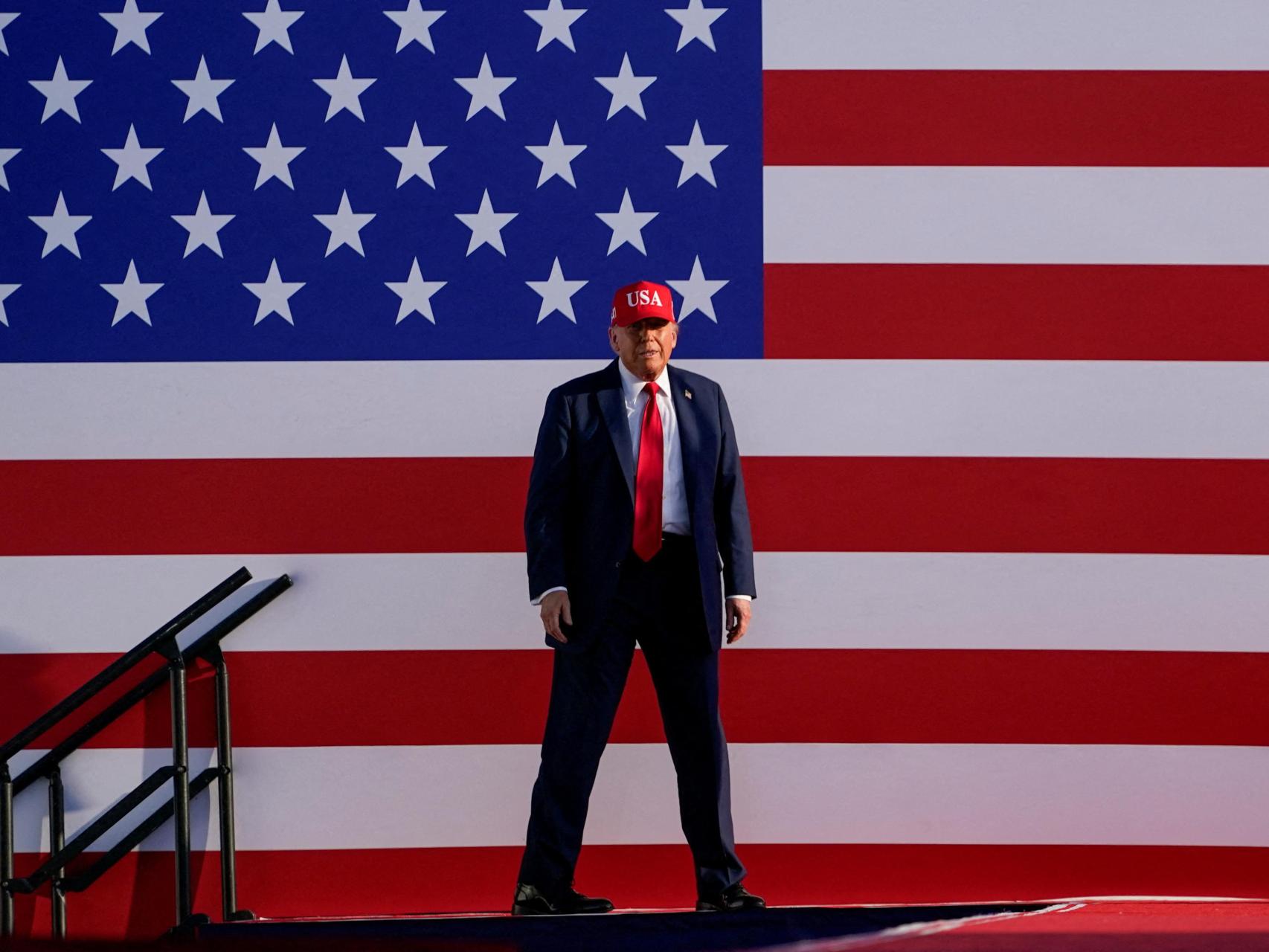 El presidente de Estados Unidos, Donald Trump, observa mientras asiste a un evento organizado por America250, en Des Moines, Iowa, Estados Unidos, el 3 de julio de 2025.