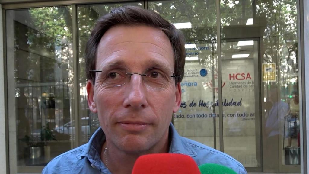 José Luis Martínez-Almeida, tras convertirse en padre.