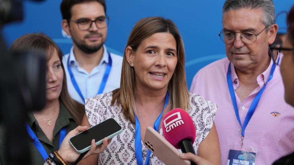 Carolina Agudo ante los medios de comunicación.