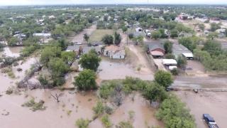 Un dron muestra las viviendas inundadas tras las lluvias torrenciales que provocaron al menos 25 muertos y cientos de desaparecidos en Texas.