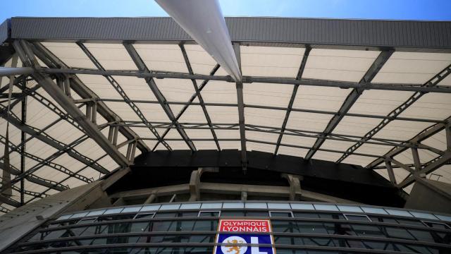 Imagen del exterior del estadio del Olympique de Lyon, que está al borde del descenso administrativo.
