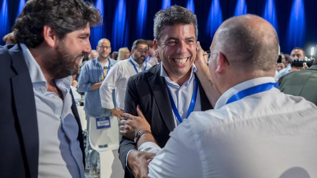 Mazón saluda a Tellado en el congreso del PP. Alberto Ortega / EP