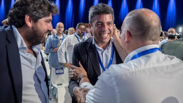 Mazón saluda a Tellado en el congreso del PP. Alberto Ortega / EP
